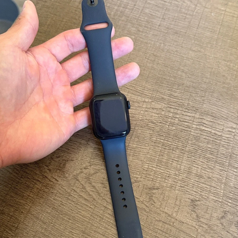 Apple Watch SE (2nd Gen) GPS - 40mm - Midnight aluminum/sport band - S/M- NEW - Picture 2 of 7